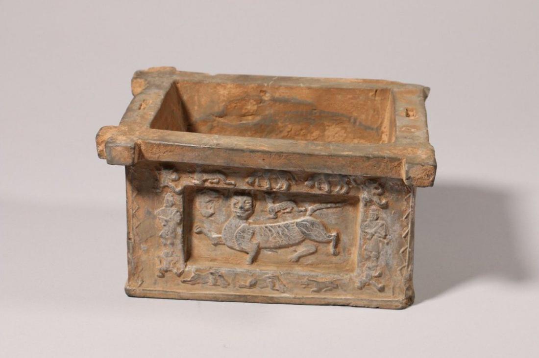 CHINESE HAN DYNASTY GRAY POTTERY WELL HEAD (1 of 4)