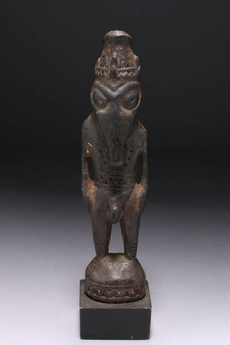 Papal New Guinea Statue (1 of 7)