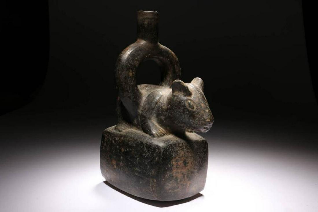 Pre-Columbian chimu Black ware Stirrup Vessel (1 of 6)