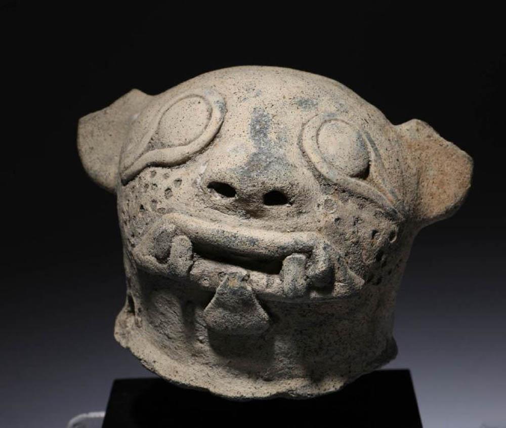 Pre-Columbian terracotta Jama-Coaque Jaguar Figure (1 of 5)