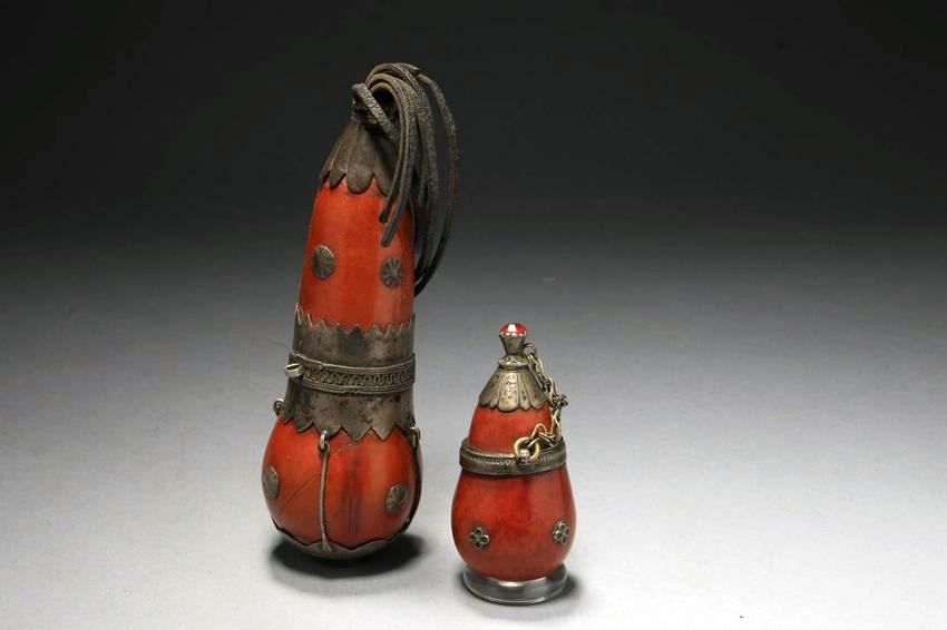 Turkmen Gourd Snuff Flasks: A pair of snuff tobacco containers made of dried gourds, both with gilt silver mounts and inlays. 6" and 3"H