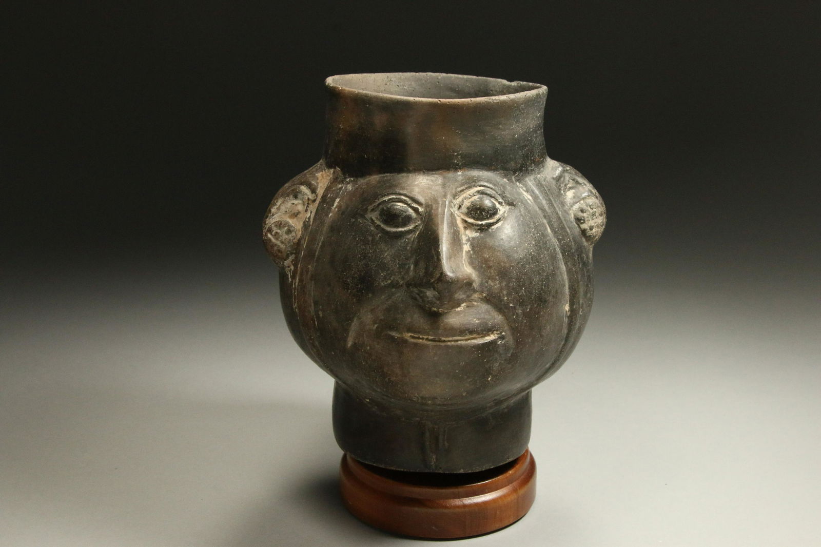 Pre-Columbian Chimu Face Jar (1 of 4)