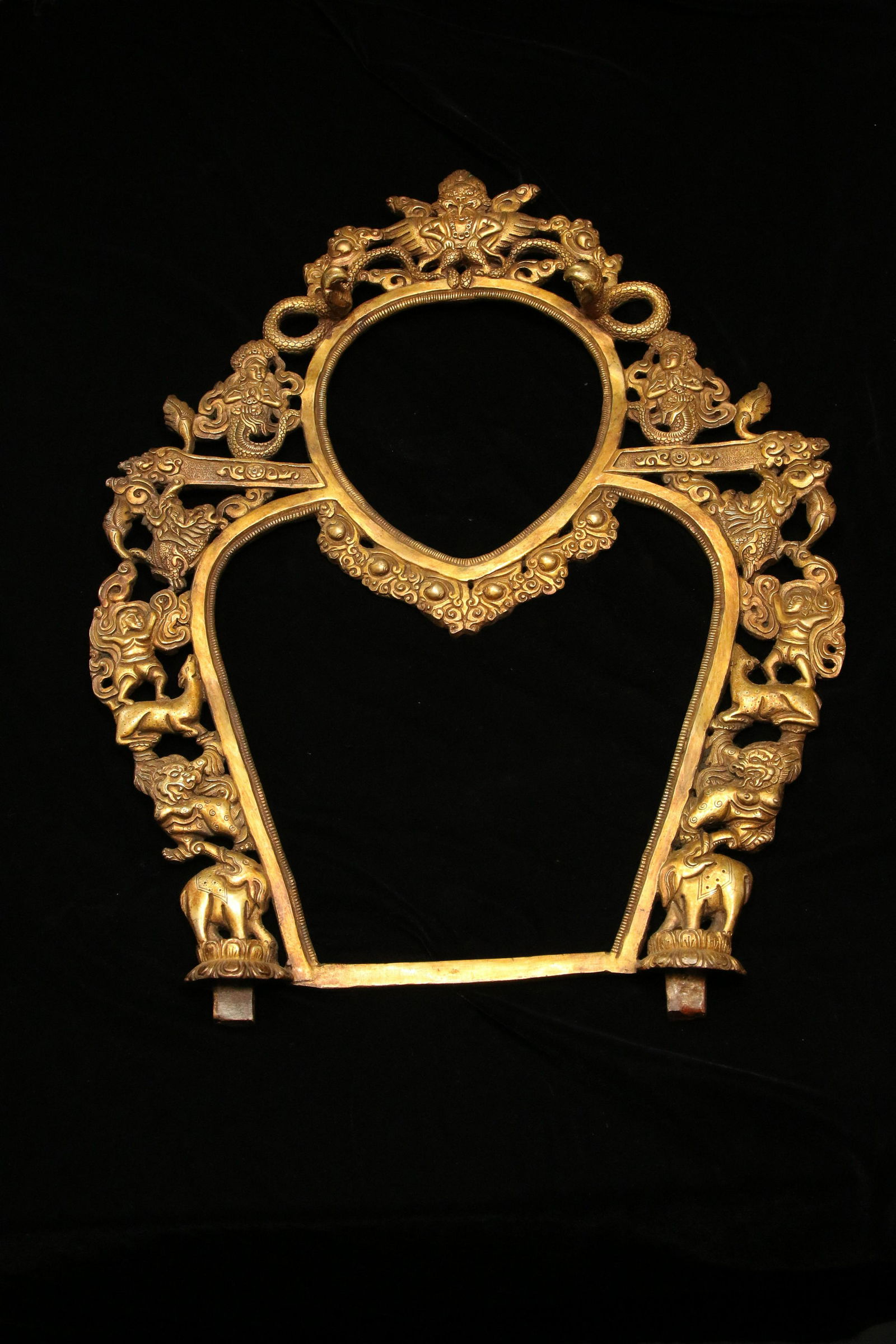 Tibetan Shakyamuni Buddha throne. (1 of 5)