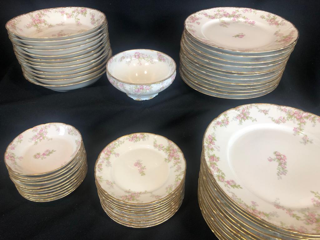 Set Limoges Haviland China Pink/Gold 5 pc Srv.12: Set of Limoges Haviland Pink Flower, green vine & Gold Rim 5 Piece Place setting, Service for 12 (12 plates, 12 dessert, 11 berry bowls, 12 soup bowls, 12 salad . Small serving bowl.)