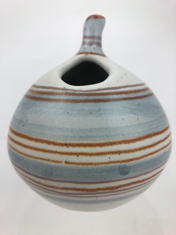 Glidden Pottery Fong Chow Apple Sandstone: Glidden Pottery, Alfred, NY Fong Chow Apple #4020 Sandstone 4 ½” tall in excellent condition.