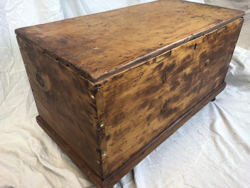 Early Dove Tailed Pine Storage Box Sea Chest (1 of 12)