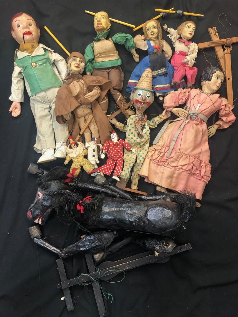 Vintage Lot 11 Marionettes Inc.Horse & Ventriloqti: Vintage lot of 11 Marionettes: 6 Puppet Marionettes, 1 horse marionette and 1 ventriloquist dummy, 3 minis marionettes. Size from 5" - 20"