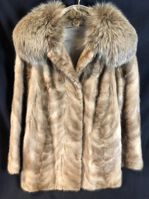 Palomino Pastel Mink Fur Coat with Fox Collar: Fabulous Vintage Palomino pastel mink fur coat with light fawn fox fur collar. Beautiful! Very chic today! Measures: 18" shoulder, 21-1/2" sleeve, 27-1/2" collar to hem.
