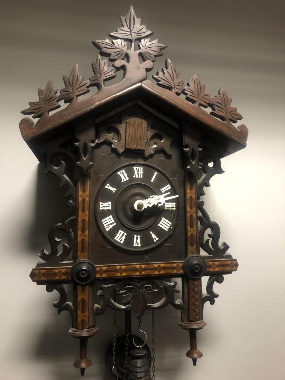 Black Forest German Cuckoo Clock: Beautiful Black Forest German Cuckoo Clock. Classic design, Measures: 19" x 12" x 6".