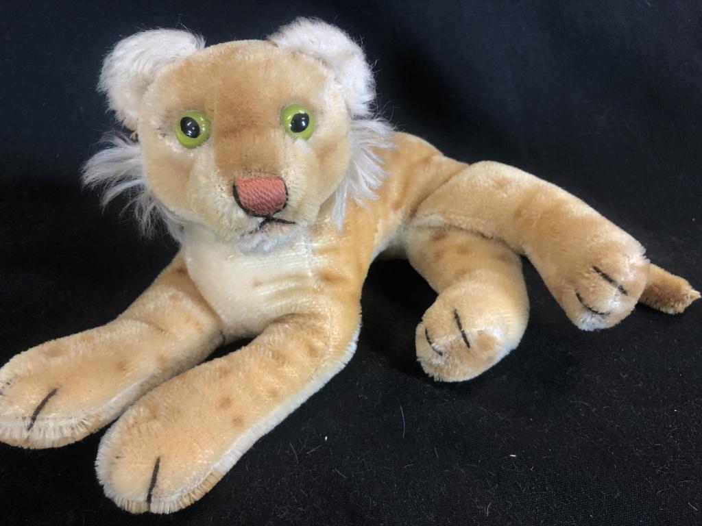 Steiff Original Mohair Young Lion Cub: Original Steiff Young Lion, approx. 9" c. 1950's mohair with glass eyes. Adorable!