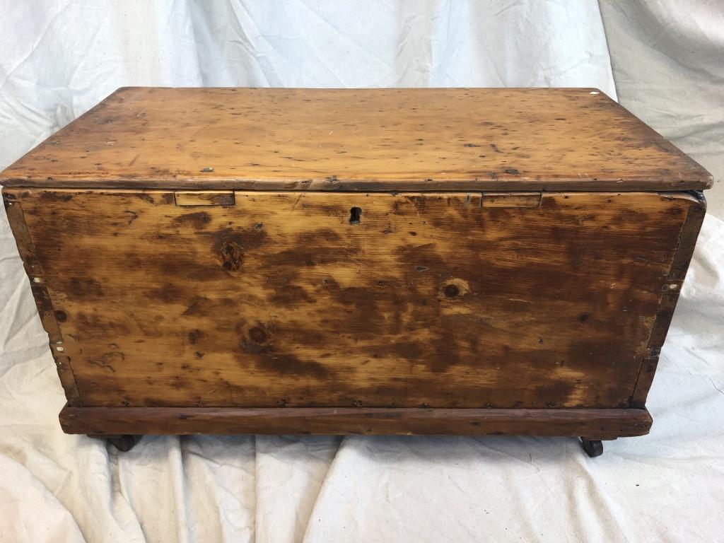 Vintage Pine Trunk Blanket Chest w/Dovetail Joints: Early Pine Floor Blanket Chest Trunk with Dove Tailed joints. Such a versatile piece. Use for Storage, blanket chest, foyer bench seat, toy box, coffee table and more! Measures: 32" x 16-1/2" x 18" hi