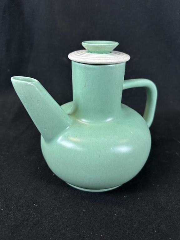 MCM Vintage A.C. Davey Mint Green Celadon Teapot: A Spectacular example of Vintage Mid Century Modern Retro California Pottery at its finest from master Potter A.C. Davey. This 2 tone Celedon/mint green & cream colored ceramic teapot by A.C. Davey of