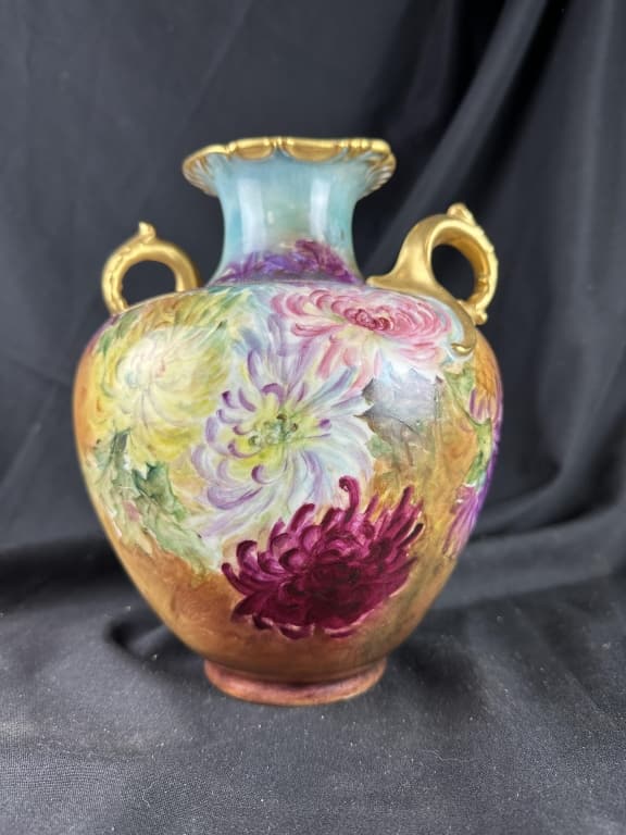 Hand Painted Porcelain & Gilt Chrysanthemum Vase (1 of 16)