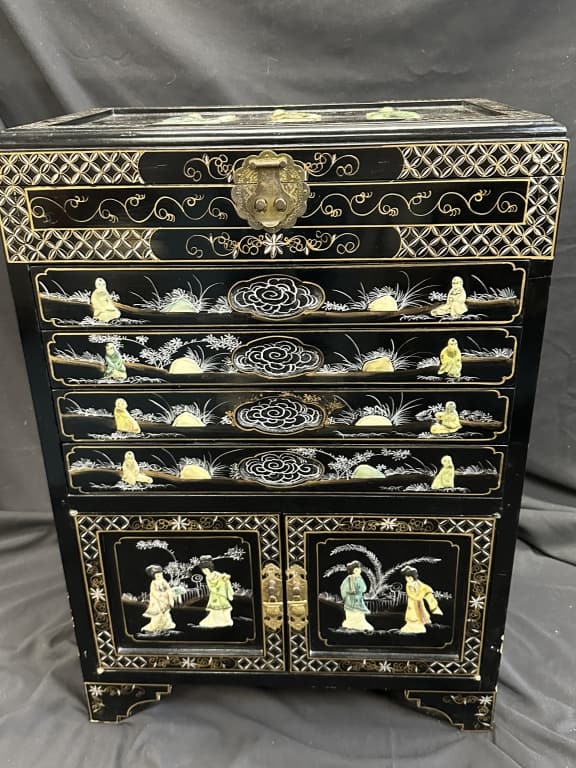 Black lacquer 2024 chinoiserie cabinet