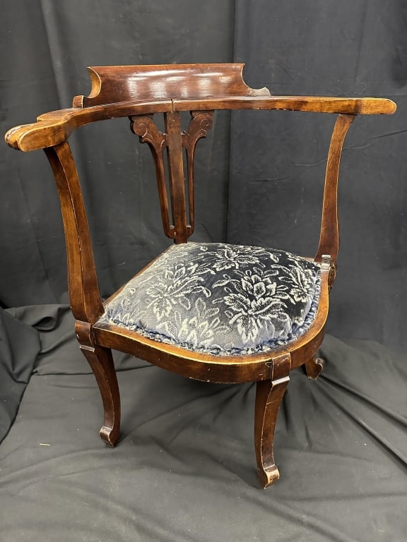 Carved Mahogany Corner Chair circa19th Century (1 of 8)