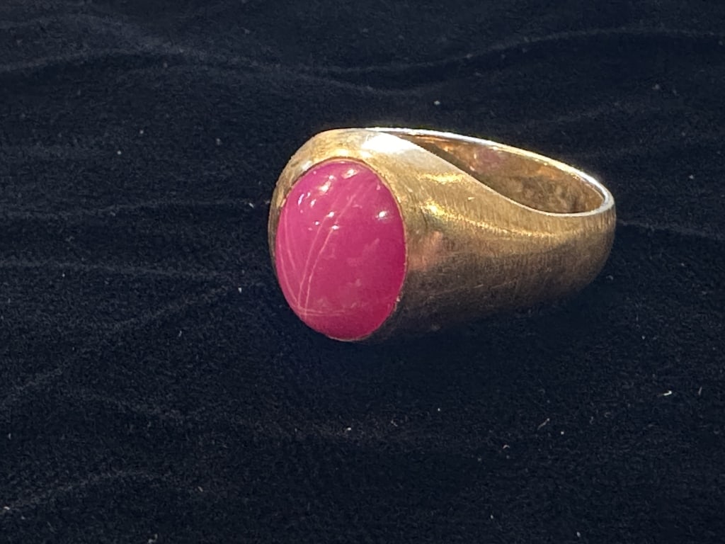 14K Y-Gold Oval Pink Star Ruby Cabochon Ring (1 of 16)
