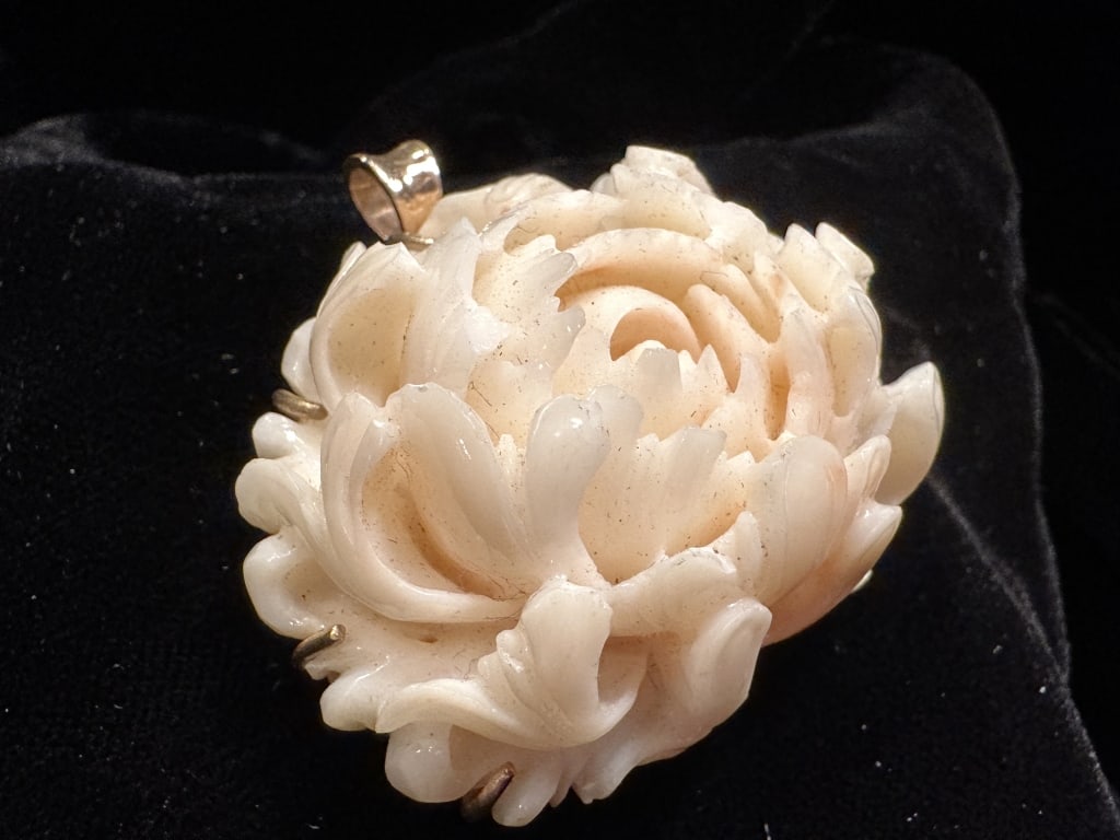 14K YG Carved AngelSkin Coral Brooch Pin / Pendant (1 of 19)