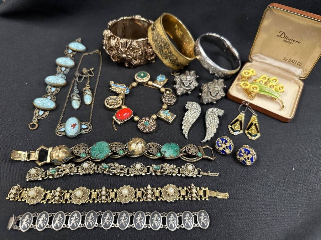 Lot of Vintage & Antique Jewelry (1 of 16)
