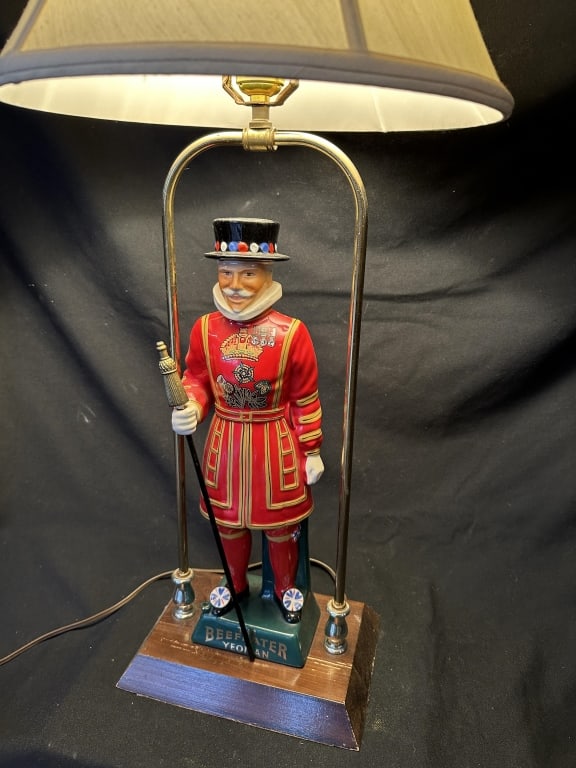 Beefeater Gin Yeoman Porcelain Table Lamp (1 of 18)