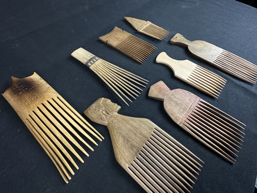 Lot of 8 African Tribal Hand Carved Wood Combs: Lot of 8 African Tribal Hand Carved Wood Combs. Hand carved with primitive geometric shaped handles, light woods.