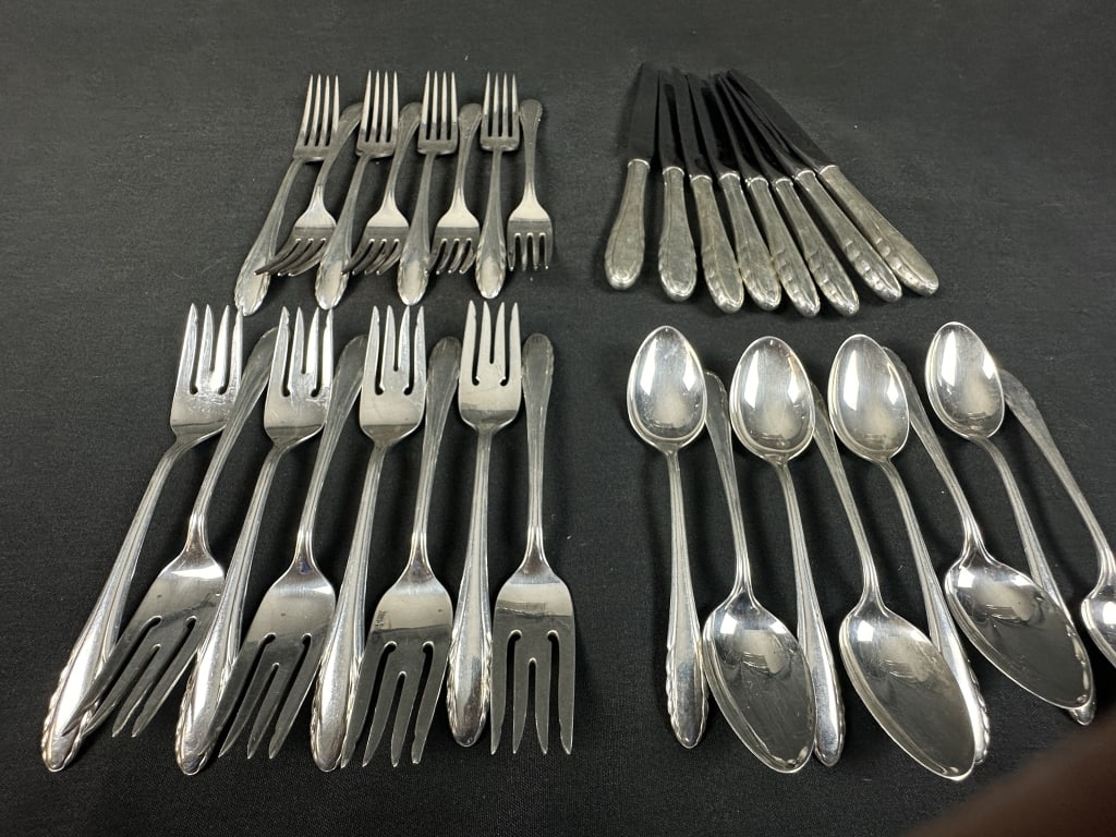 32pc Set for 8 Gorham Lyric Sterling Silver: 32pc Set for 8 Gorham Lyric Sterling Silver 32 pc. Set for 8 of Gorham Sterling Silver Flatware Lyric pattern. Includes: 8 salad / dessert forks; 8 dinner forks; 8 tea / dessert spoons; & 8 Sterling h