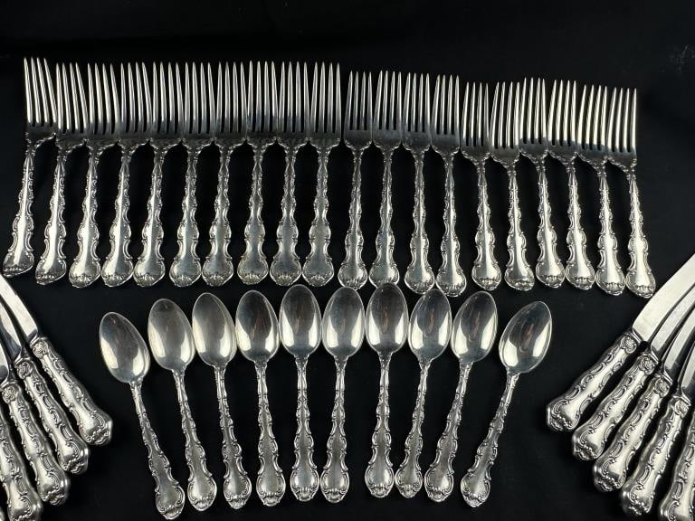 40pcs Gorham Sterling Strasbourg Flatware SrvFor10: 40pcs Gorham Sterling Strasbourg Flatware SrvFor10 50 pieces of Gorham Sterling Silver Service for 10. Includes: Set of two forks, Knife, and spoon for 10 of Gorham Sterling Silver flatware in Strasbo
