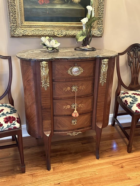Marquetry Commode Louis XV w/ Ormolu & Marble Top: Marquetry Commode Louis XV w/ Ormolu & Marble Top Antique Louis XV Rococo ormolu style four drawer chest of drawers / commode. Topped with elegant marble, this piece features floral marquetry on bombe