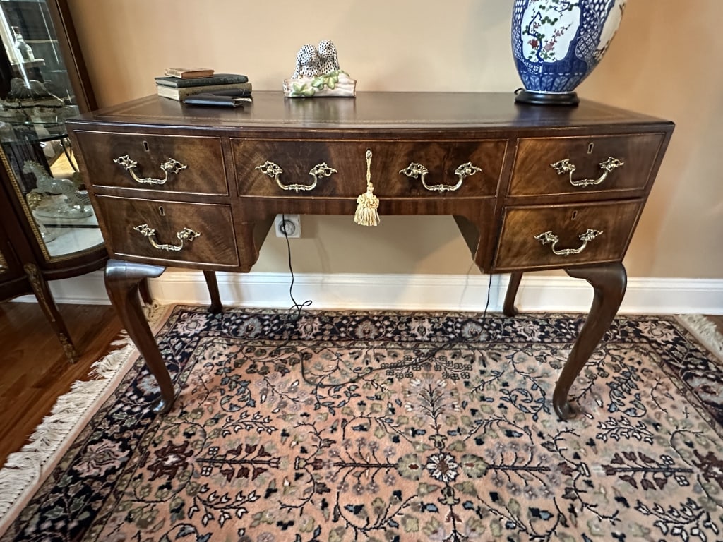 Chippendale Style LeatherTop 5 Drawer Writing Desk: Chippendale Style LeatherTop 5 Drawer Writing Desk Chippendale Georgian style writing desk with embossed leather top, flame grain veneer, dovetail joinery, and cabriole legs. 5 Drawers. Measures: 28-1
