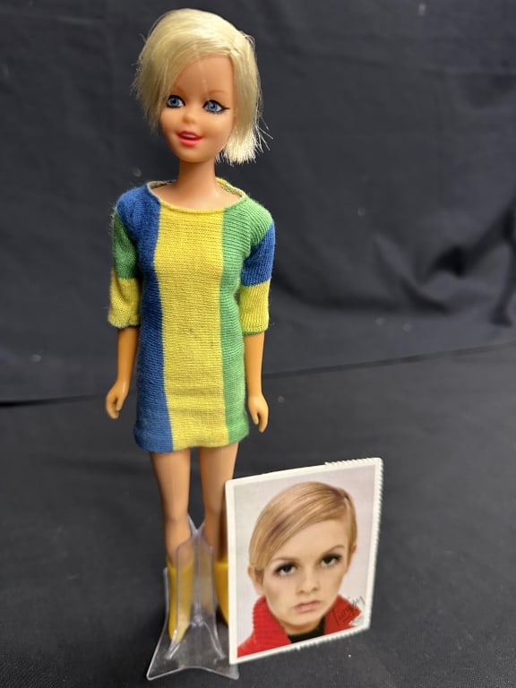 1966 Twiggy Barbie Orig. Clothes &Collectible Card: 1966 Twiggy Barbie Orig. Clothes &Collectible Card Rare 1966 Twiggy Twist-n-Turn Barbie made in Japan by Mattel in original dress and boots. Comes with clear acrylic stand and collectible 4" x 3" Twig