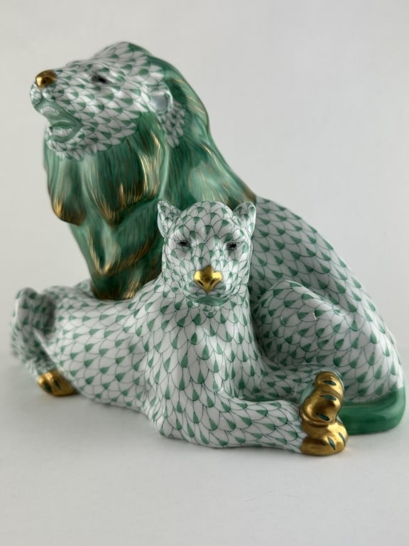 Herend Porcelain Lion & Lioness Green 24k 15352: Herend Porcelain Lion & Lioness Green 24k 15352 Herend Handpainted porcelain lion and lioness in Green (VHV) fishnet pattern with 24k gold accents. Made by Herend on Hungary for their Safari Collectio
