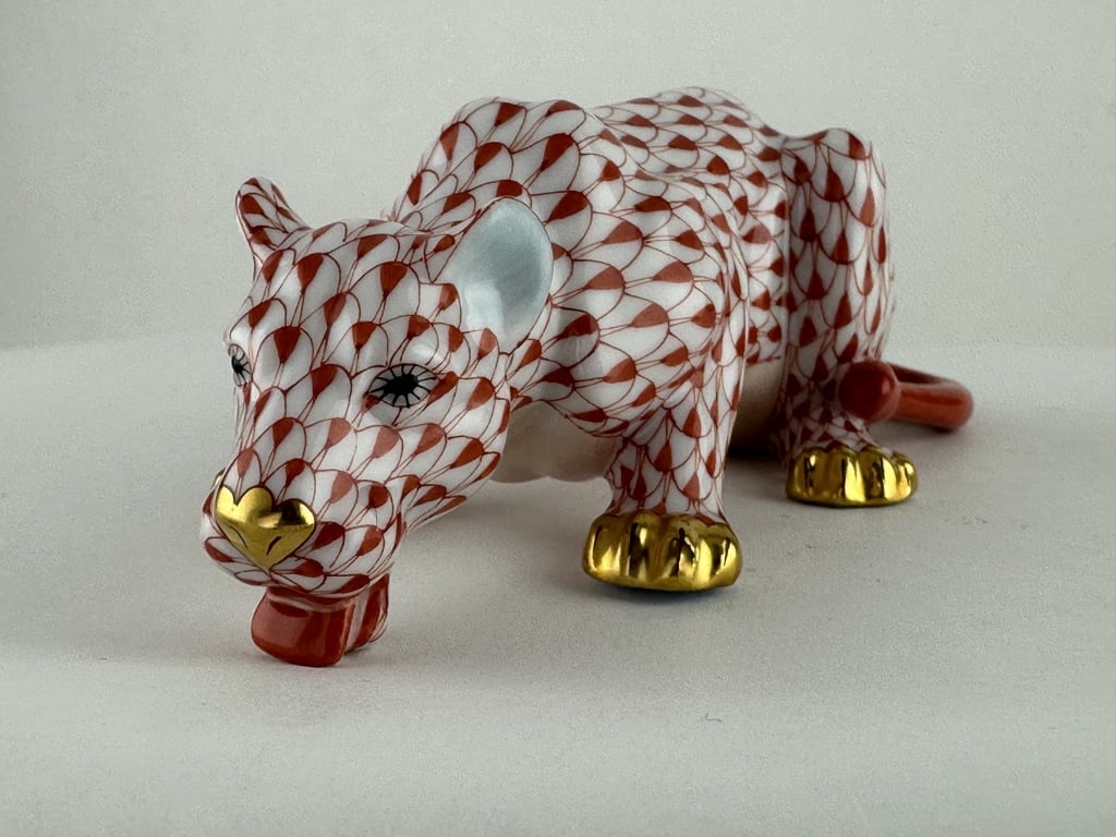 Herend Porcelain Drinking Lioness Red 15434: Herend Porcelain Drinking Lioness Red 15434 Herend Handpainted porcelain drinking lioness in red (VH) fishnet pattern with 24k accents. Made by Herend of Hungary for their Savannah Collection. Marked 