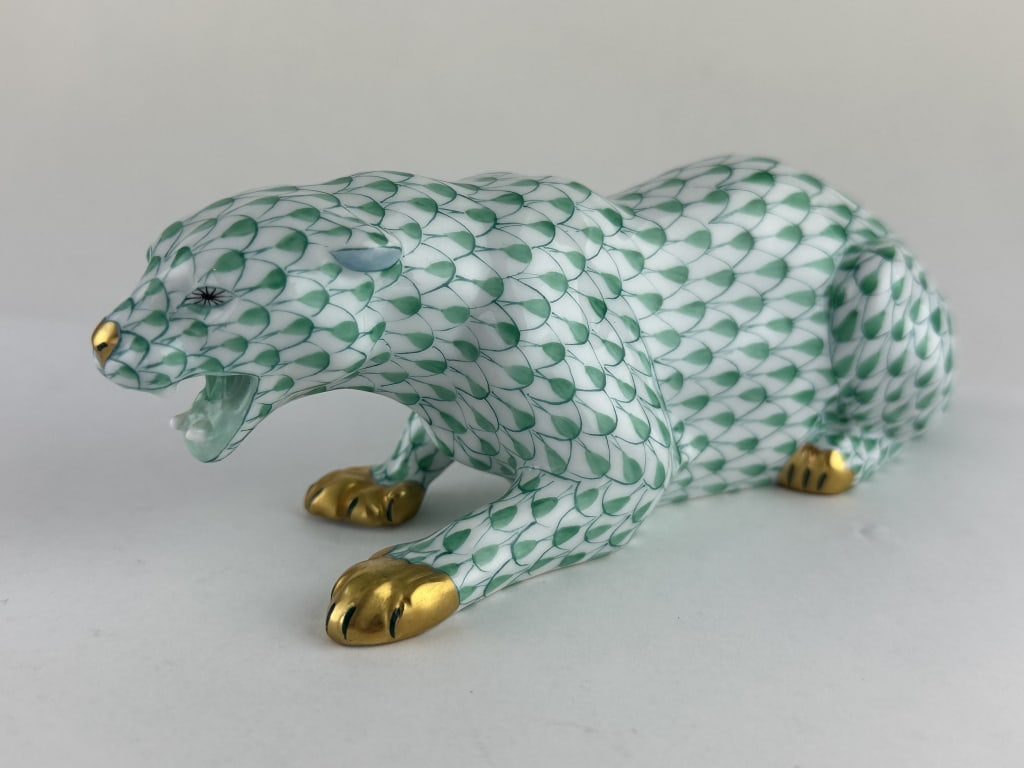 HerendPorcelain Panther Green15353 Fishnet Pattern: HerendPorcelain Panther Green15353 Fishnet Pattern Herend Handpainted porcelain snarling panther in green (VHV) fishnet pattern with 24k gold accents. Made by Herend of Hungary for their Savannah Coll