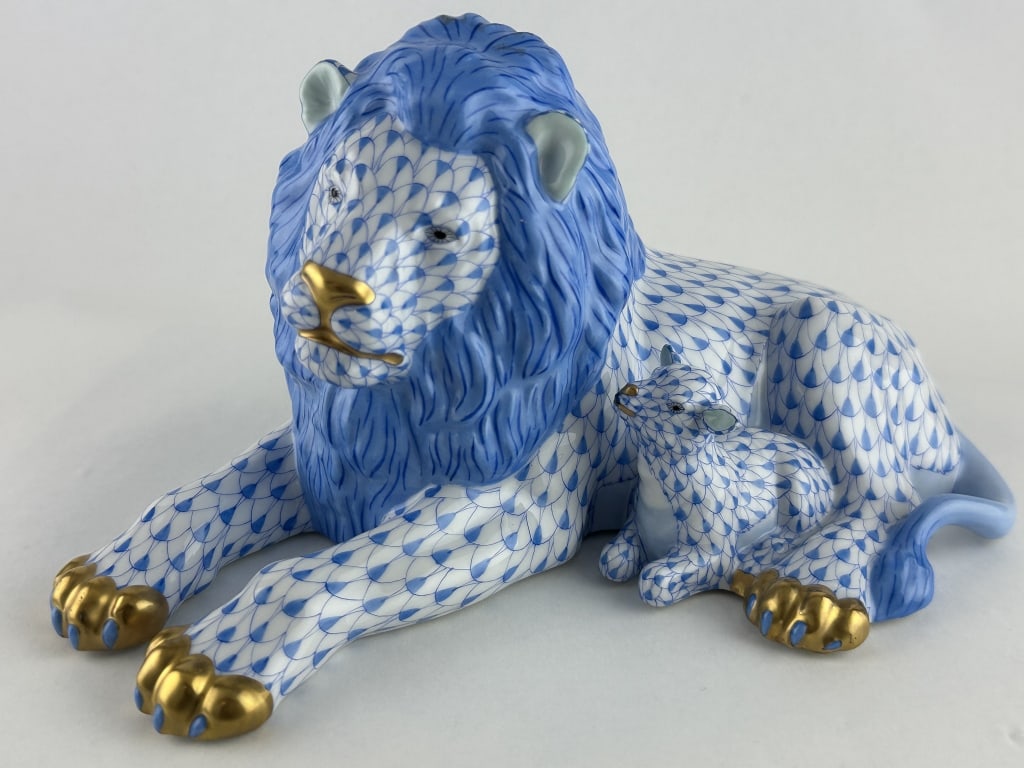 Herend Porcelain Lion & Lamb Blue 15670: Herend Porcelain Lion & Lamb Blue 15670 Herend porcelain handpainted lion and lamb in blue (VH)B fishnet pattern with 24k gold accents. Made by Herend of Hungary for their Kingdom Classic Collection. 