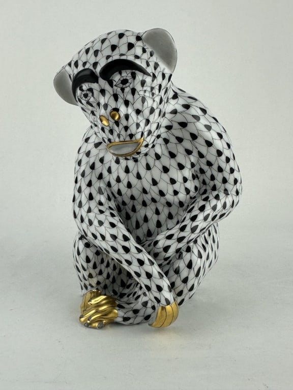 Rare Herend Seated Chimpanzee BlackPorcelain 15426: Rare Herend Seated Chimpanzee BlackPorcelain 15426 Rare Herend seated chimpanzee in black (VHNM) fishnet pattern with 24k gold accents. Made by Herend of Hungary. Marked "15426-0-00 VHNM 16 J99 34". M