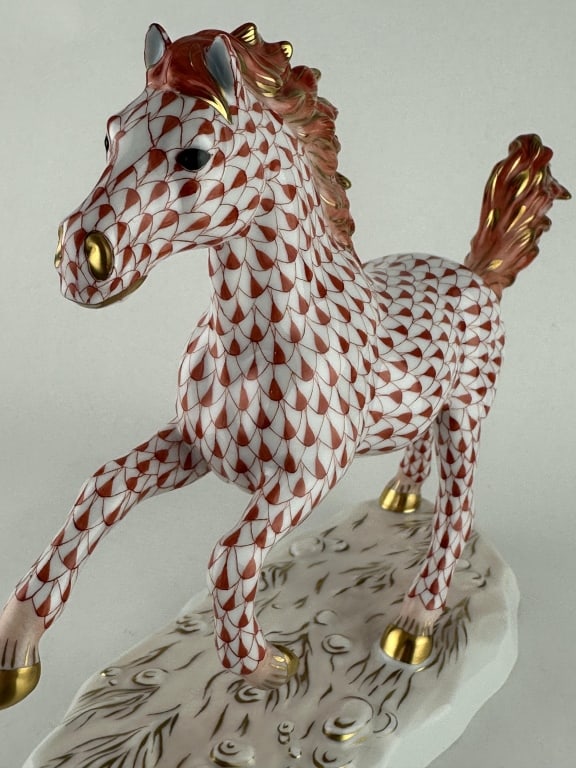 Herend Galloping Stallion Red Classic 15481 Large: Herend Galloping Stallion Red Classic 15481 Large Herend Galloping Stallion with red (VHSVH) fishnet pattern and 24k gold accents. Made by Herend of Hungary for their Kingdom Classic Collection. Marke