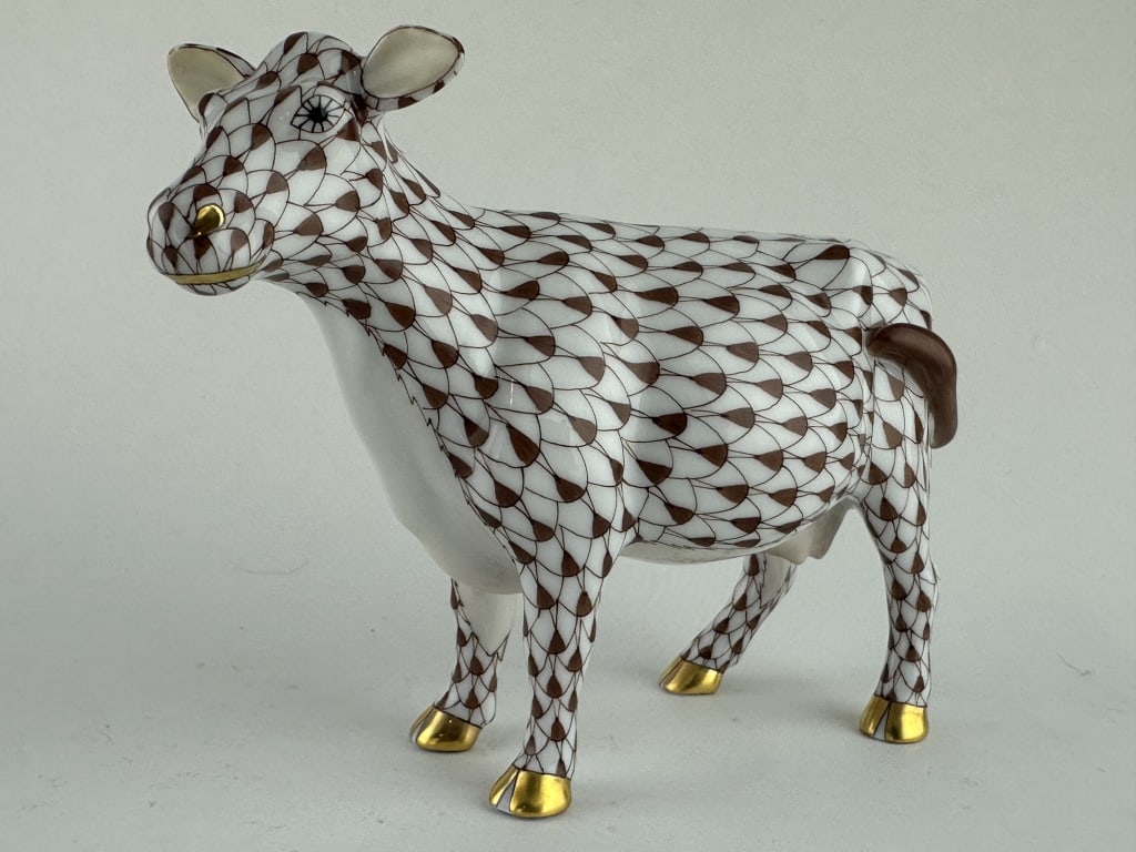 Herend Cow Chocolate Fishnet Porcelain 15317: Herend Cow Chocolate Fishnet Porcelain 15317 Herend resting cow with chocolate brown (VHBR1) fishnet pattern with 24k gold accents. Made by Herend of Hungary for their Farmyard Collection. Handpainted