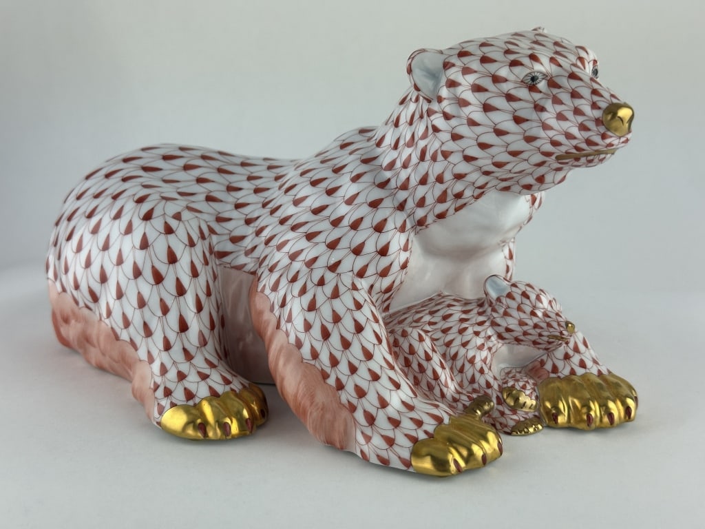 Herend Polar Bear w Cub Kingdom Classic 15486: Herend Polar Bear w Cub Kingdom Classic 15486 Handpainted Herend porcelain polar bear with cub in red (VH) fishnet pattern and 24k gold accents. Made by Herend of Hungary for their Kingdom Classic Col