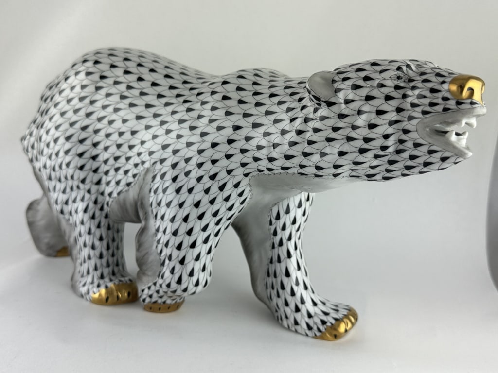 Herend Lg Polar Bear Walking Black Porcelain 5299: Herend Lg Polar Bear Walking Black Porcelain 5299 Handpainted Herend porcelain large walking polar bear in black (VHNM) fishnet pattern with 24k gold accents. Made by Herend of Hungary. Marked "5299-0