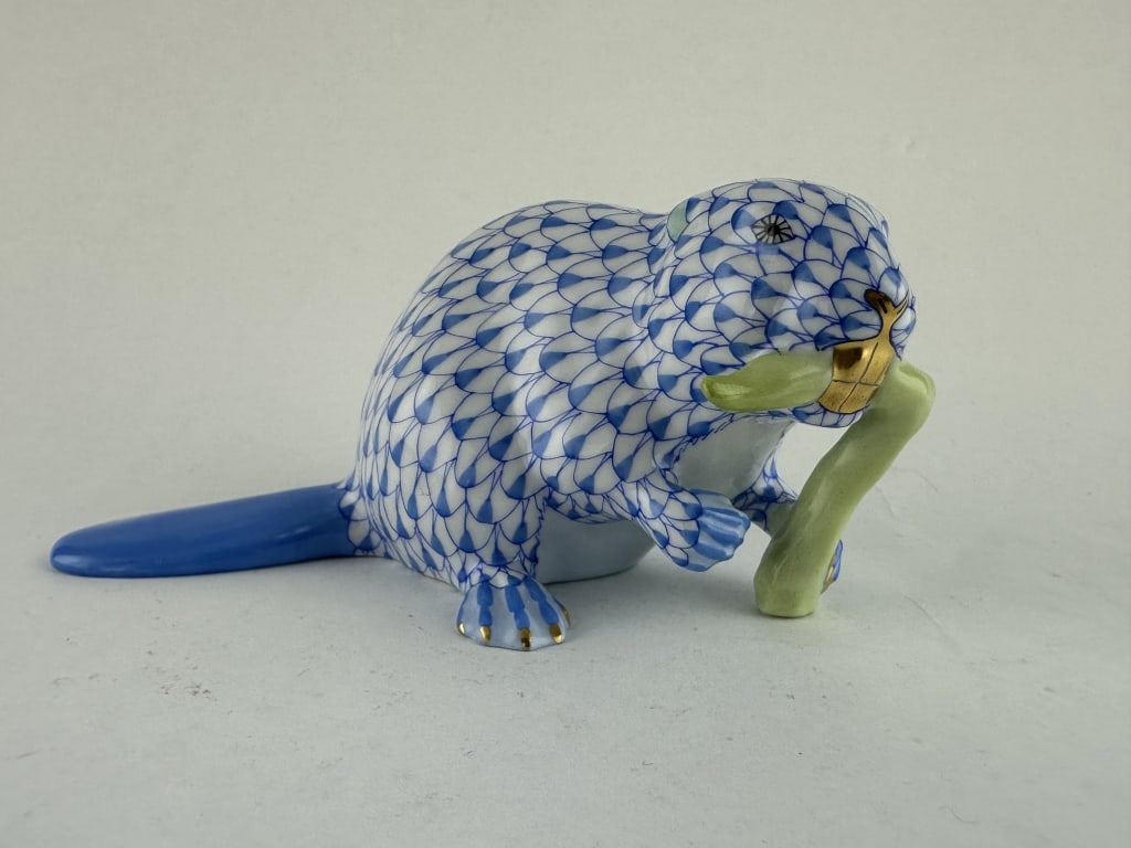 Herend Beaver Blue Porcelain 15425: Herend Beaver Blue Porcelain 15425 Handpainted Herend porcelain beaver in blue (VHB) fishnet pattern with 24k gold accents. Made by Herend of Hungary. Marked "15425-0-00 SVHB L 2002 186". Measures: 2-