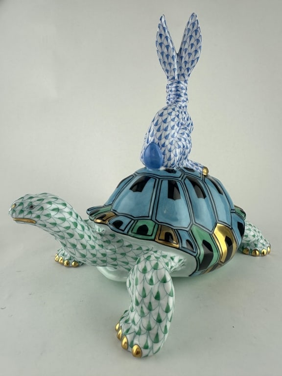 Herend Tortoise & Hare Kingdom Classic 15857: Herend Tortoise & Hare Kingdom Classic 15857 Handpainted Herend porcelain green (VHV) tortoise and blue (VHB) hare in fishnet pattern with 24k gold accents. Made by Herend of Hungary as their 2004 Kin
