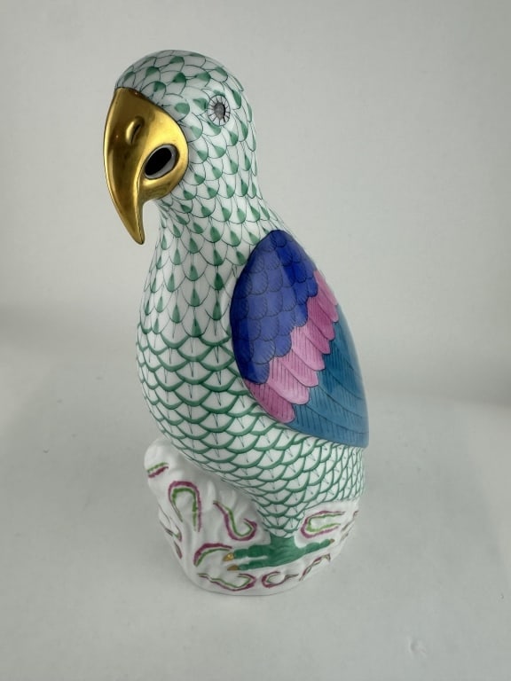 Rare Herend Green Lrg Parrot 1of2 Porcelain 5007: Rare Herend Green Lrg Parrot 1of2 Porcelain 5007 Handpainted Herend porcelain parrot in green (VHV) fishnet pattern with 24k gold and brightly colored accents. Rare early figurine made by Herend of Hu