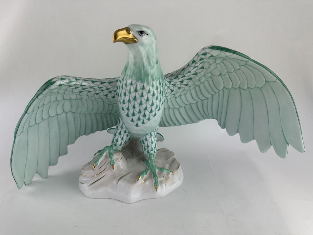 Herend Kingdom Classic Green Eagle 15810: Herend Kingdom Classic Green Eagle 15810 Handpainted Herend porcelain eagle with spread wings in green (VHV) fishnet pattern with 24k gold accents. Made by Herend of Hungary for their Kingdom Classic 