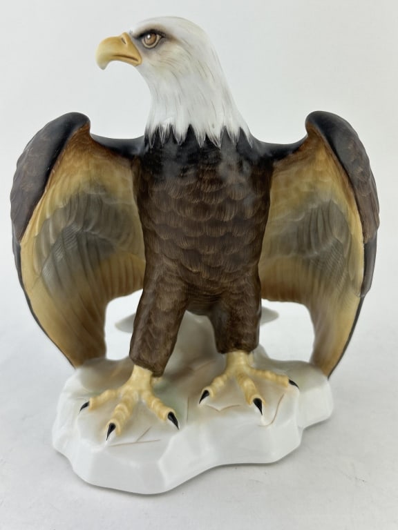 Lmtd 49/500 Herend Guild Eagle Natural 15448: Lmtd 49/500 Herend Guild Eagle Natural 15448 Rare handpainted Herend porcelain eagle on base in natural color. 49 of 500 made by Herend Guild of Hungary as their 2000 limited figurine. Marked "15448-0