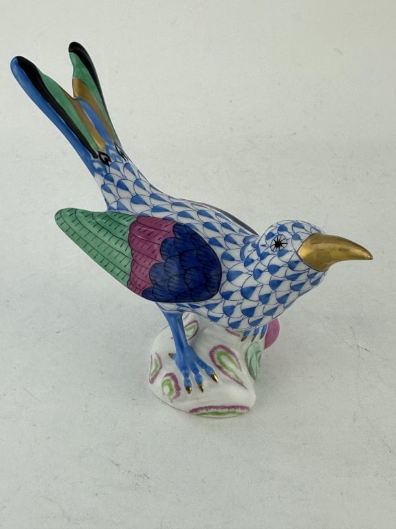 Herend Hummingbird w Berries Blue 5111: Herend Hummingbird w Berries Blue 5111 Handpainted Herend porcelain hummingbird with berries in blue (VHB) fishnet pattern with multi-color and 24k gold accents. Made by Herend of Hungary. Marked "D 3