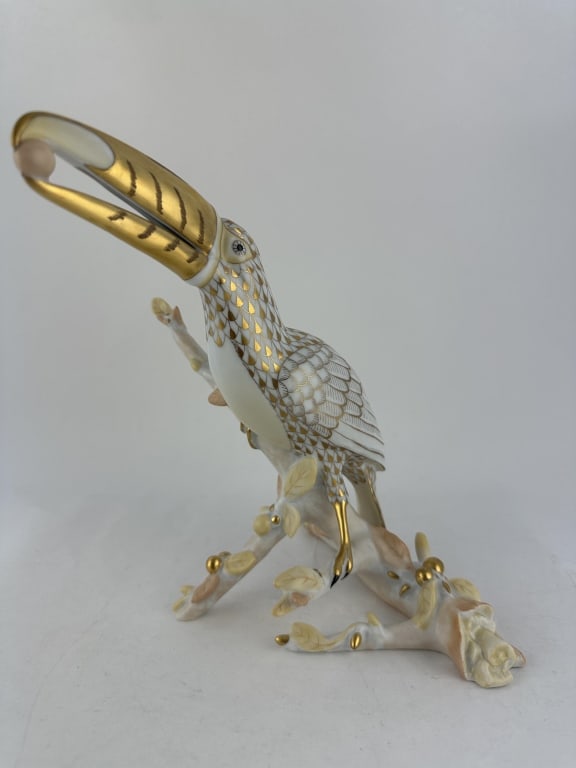 Lmtd. 97/350 Herend Guild Toucan Gold 15858: Lmtd. 97/350 Herend Guild Toucan Gold 15858 Rare handpainted Herend porcelain toucan on branch in 24k gold (VHOR) fishnet pattern with natural accents. 97 of 350 limited edition made by Herend Guild o