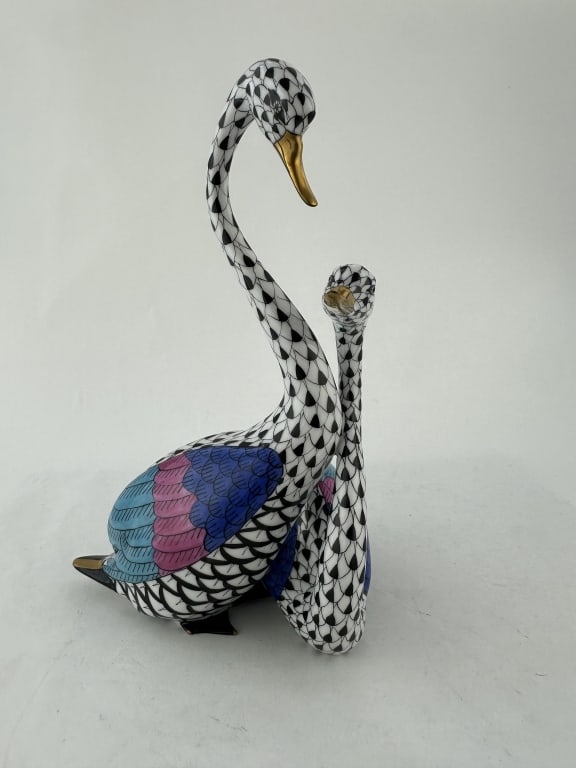 Rare Herend Swans Black Porcelain 5192: Rare Herend Swans Black Porcelain 5192 Handpainted Herend porcelain pair of swans figurine in black (VHNM) fishnet pattern with multi-color and 24k gold accents. Made by Herend of Hungary. Marked "519