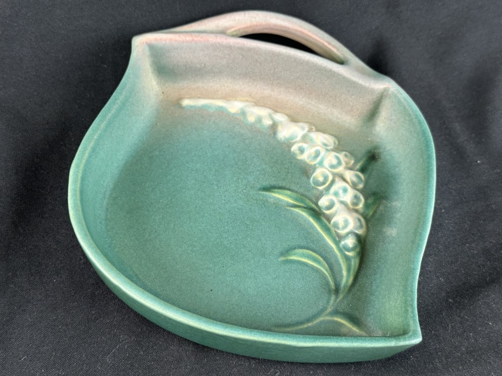 Roseville Pottery Green Foxglove Handled Tray (1 of 7)