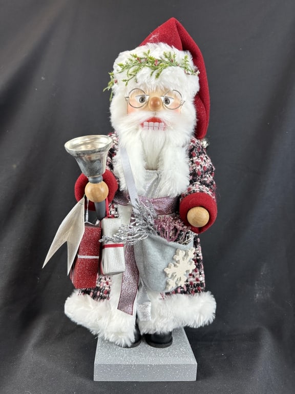 Ulbricht German Nutcracker Ltd Ed."Noble Santa" (1 of 10)