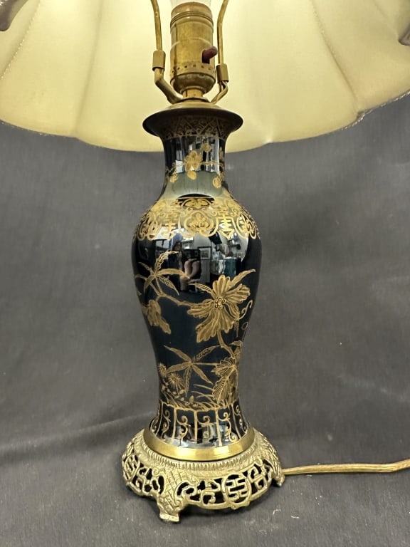 Chinese Export Black Glaze Gilt Vase Table Lamp (1 of 18)