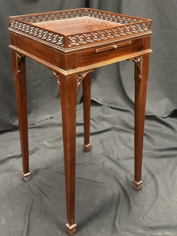 Chippendale Hekman Walnut Tea Table wPull Out Tray (1 of 13)